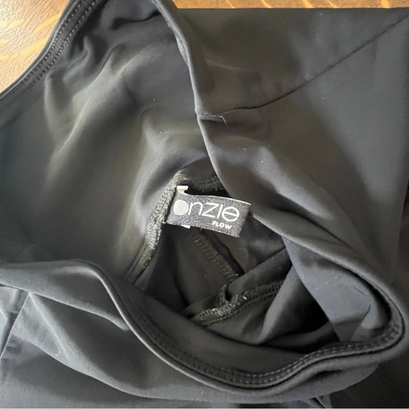 Black Leggings with Pink Feather Design - Picture 5 of 6